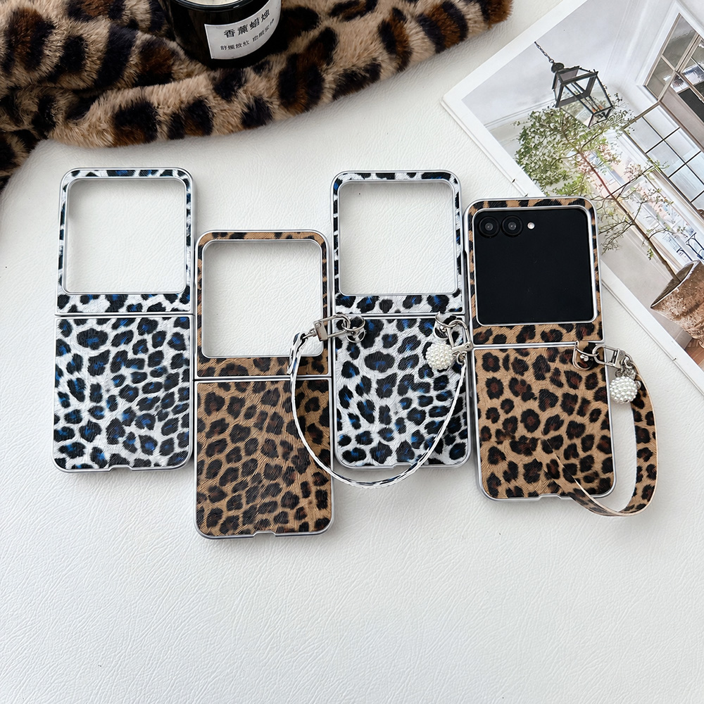 Vintage Fashion Accessories - Leopard Print Folding Flip Phone Case