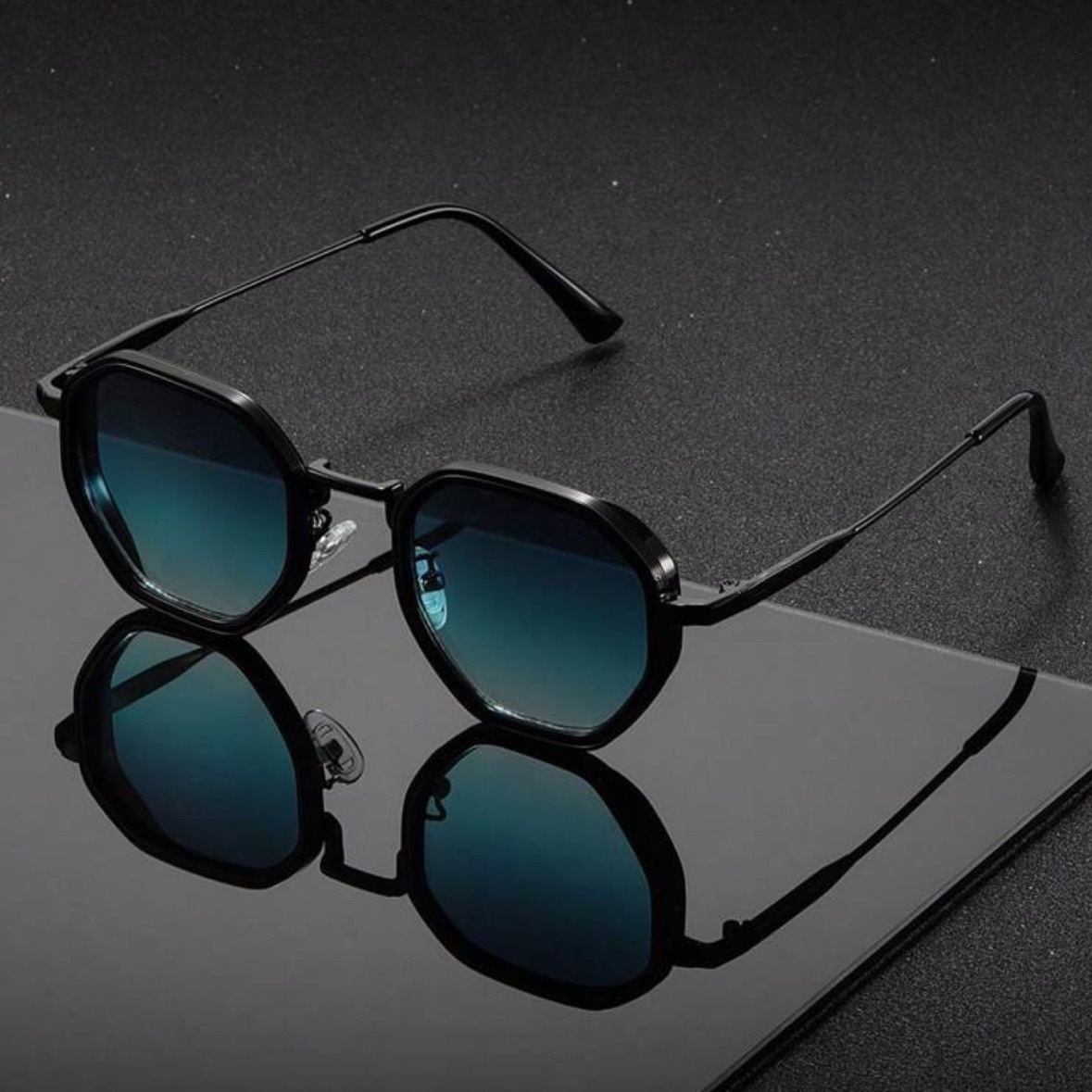 Vintage Fashion Images - 1 Pair Unisex Round Metal Fashionable