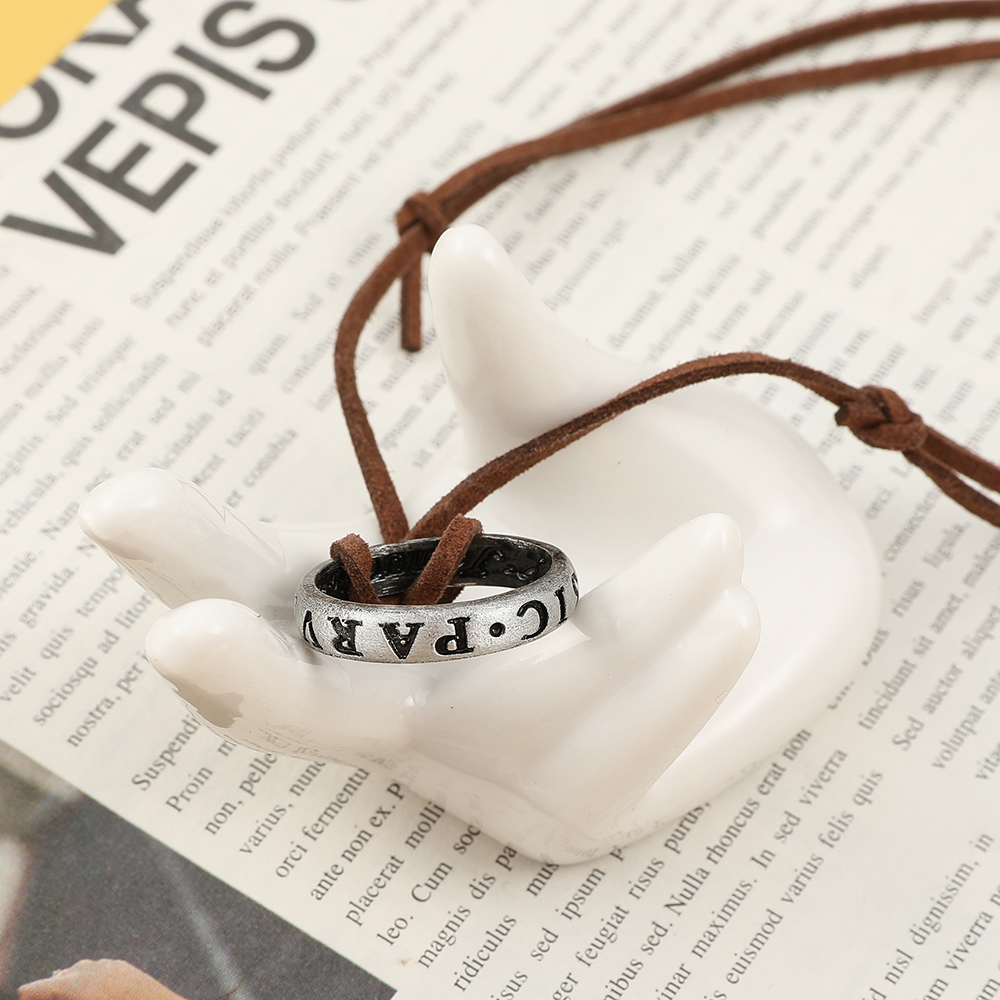 Game Anime Leather Chain Ring  - Vintage Fashion Accessories 评论和价格