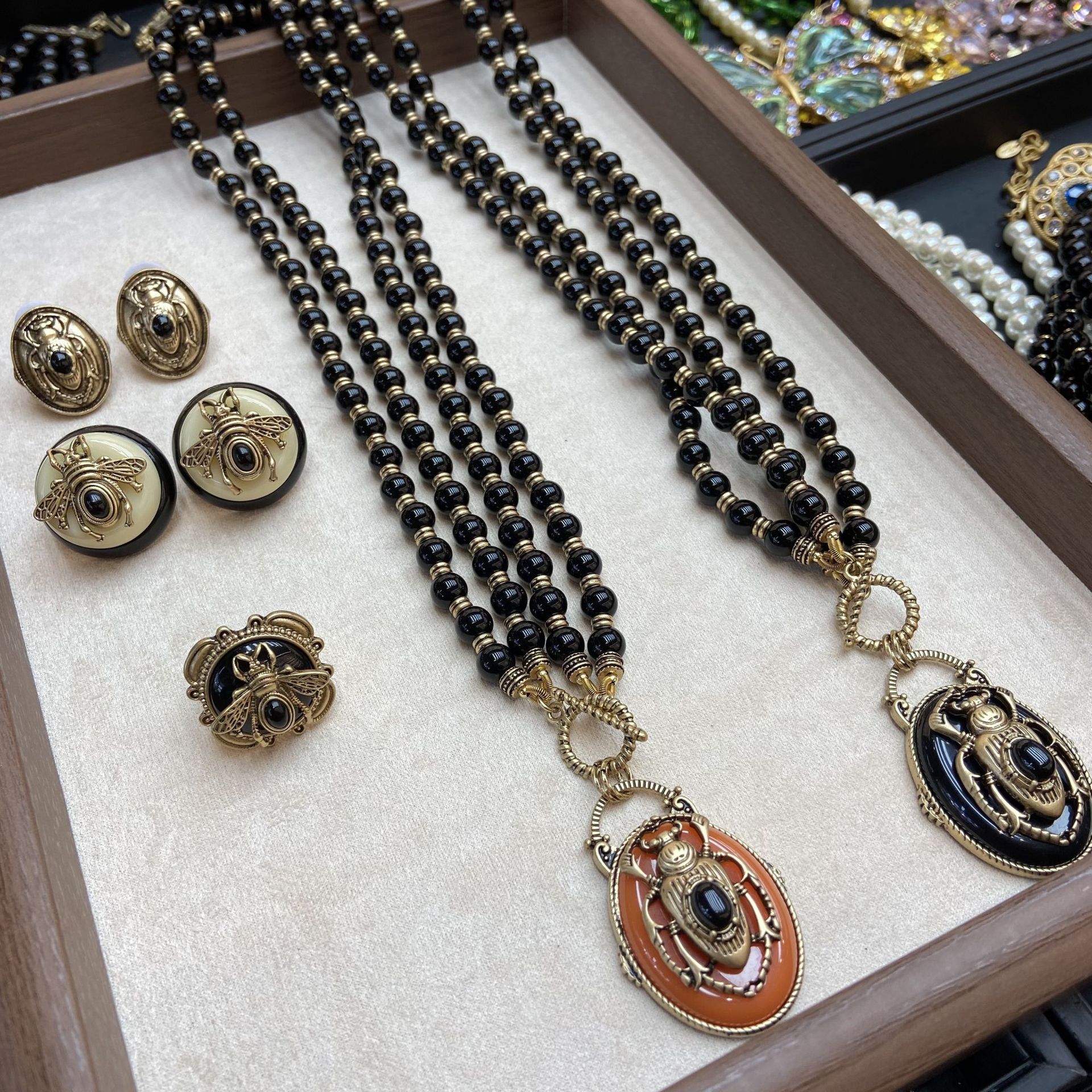 Set black  Bee pendant necklac - Vintage Fashion Rings For Women 评论和价格