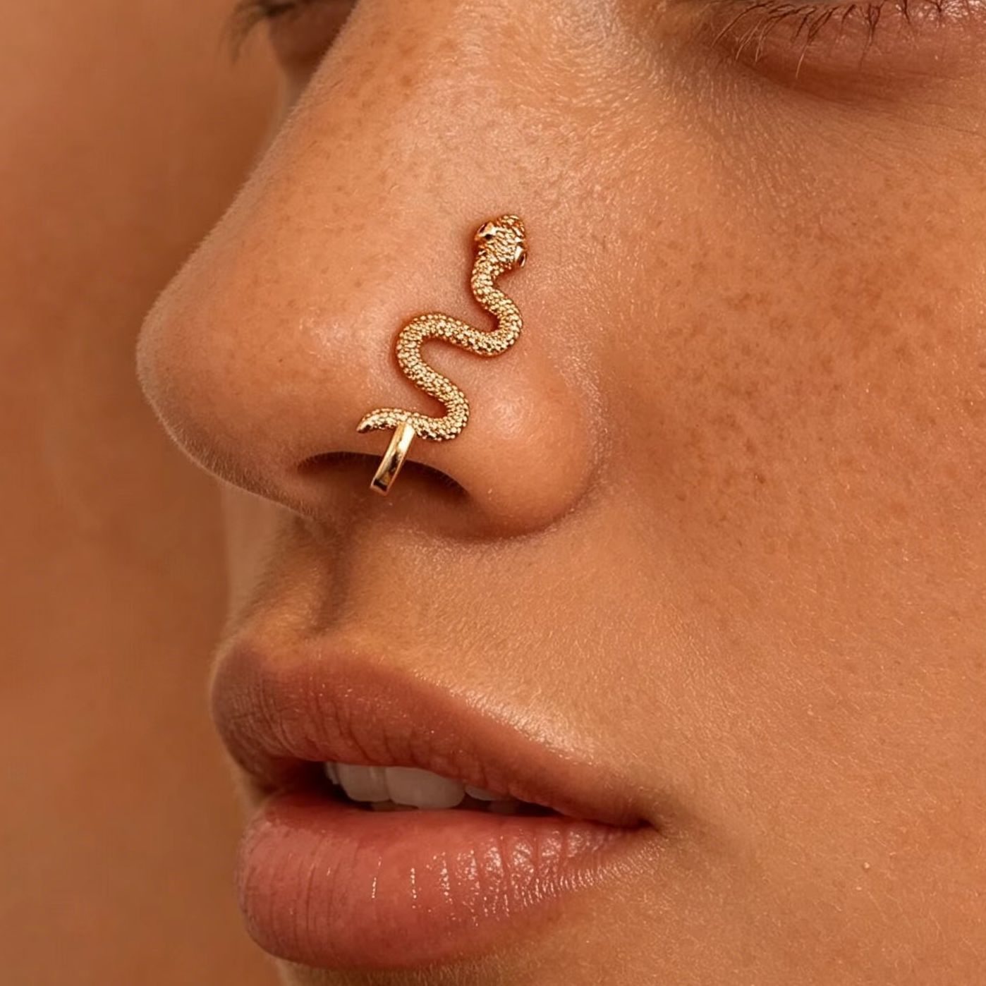 Gold Textured Snake Shape Nose - Vintage Fashion Rings For Women 评论和价格