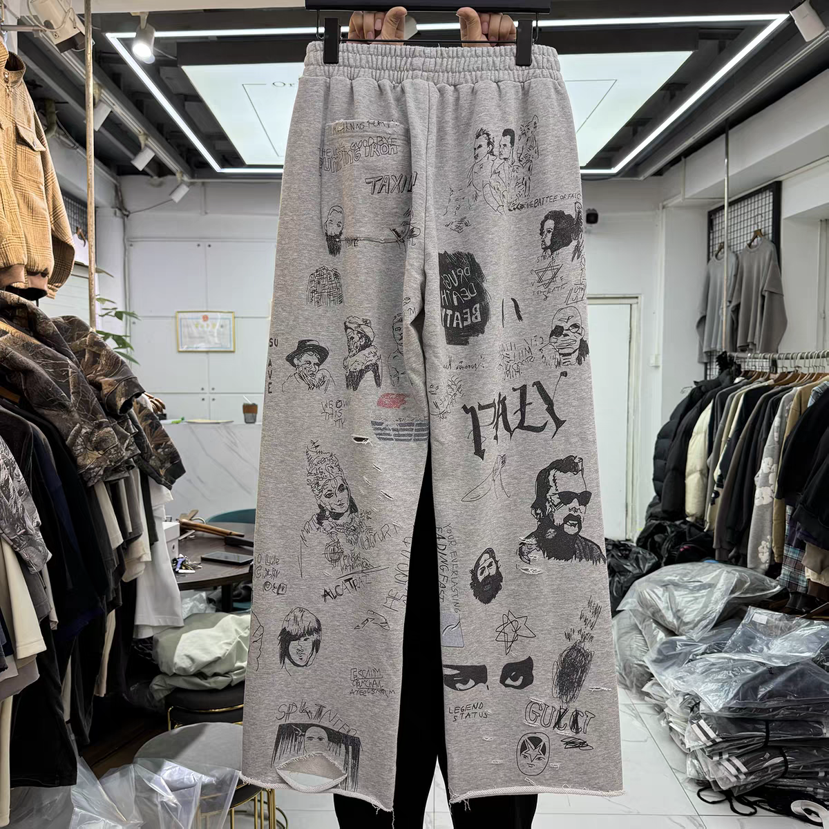 Retro Graffiti Character Lette - Retro Track Pant 评论和价格
