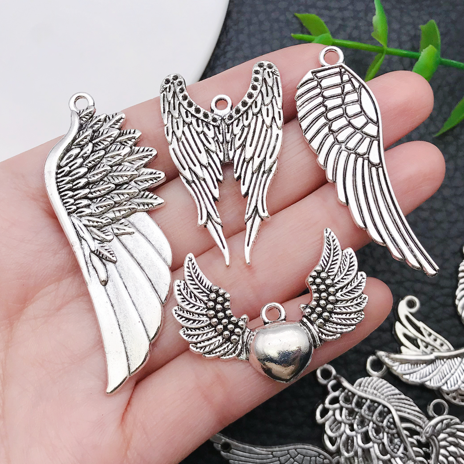 Angel Wing Charms, New 22/42 P - Vintage Fashion Nova 评论和价格
