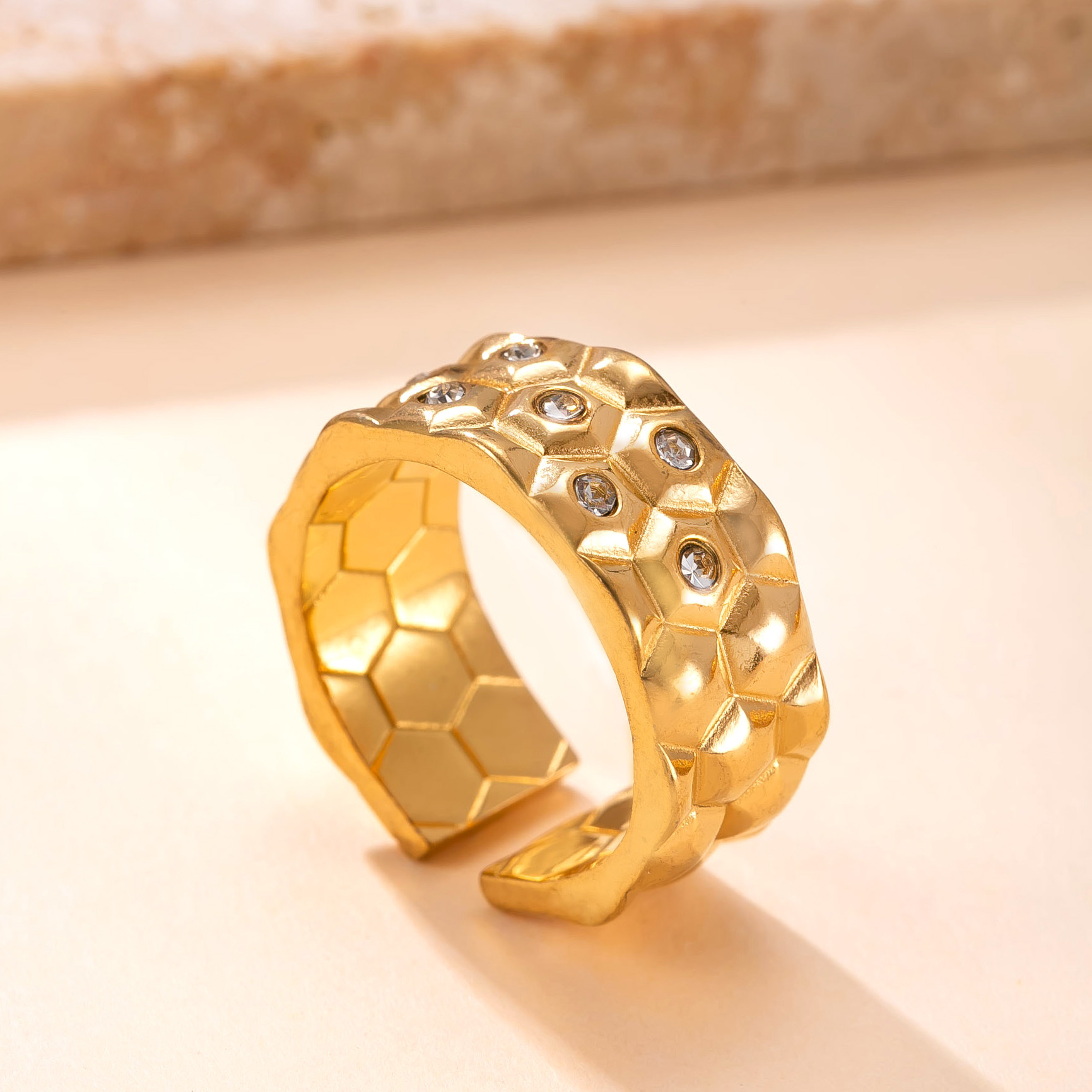Golden Color Sparkling Cubic Z - Vintage Fashion Rings For Women 评论和价格